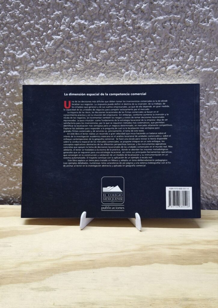 Fotografía de contra portada de libro impreso La dimensión espacial de la competencia comercial. Precio: $220 MXN Autores: Carlos Garrocho, Tania Chávez y José Antonio Álvarez Año: 2003 Formato: Pasta blanda o rústica Dimensiones: Ancho 27.9 cm., Alto 21 cm., Grueso 1.3 cm. Número de páginas: 200 Idiomas: Español Categoría: Nuevo