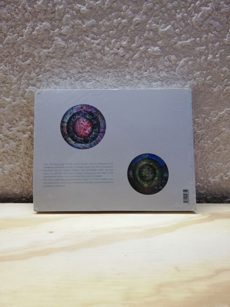 Fotografía de contra portada de libro impreso Geo Graphics. A book for map lovers. Precio: $500 MXN Autor: Sylvie Estrada Idioma: Inglés Clase: Impreso Tema: Diseño Fecha de publicación: 2013 Páginas: 187 Pasta: Blanda Categoría: Nuevo