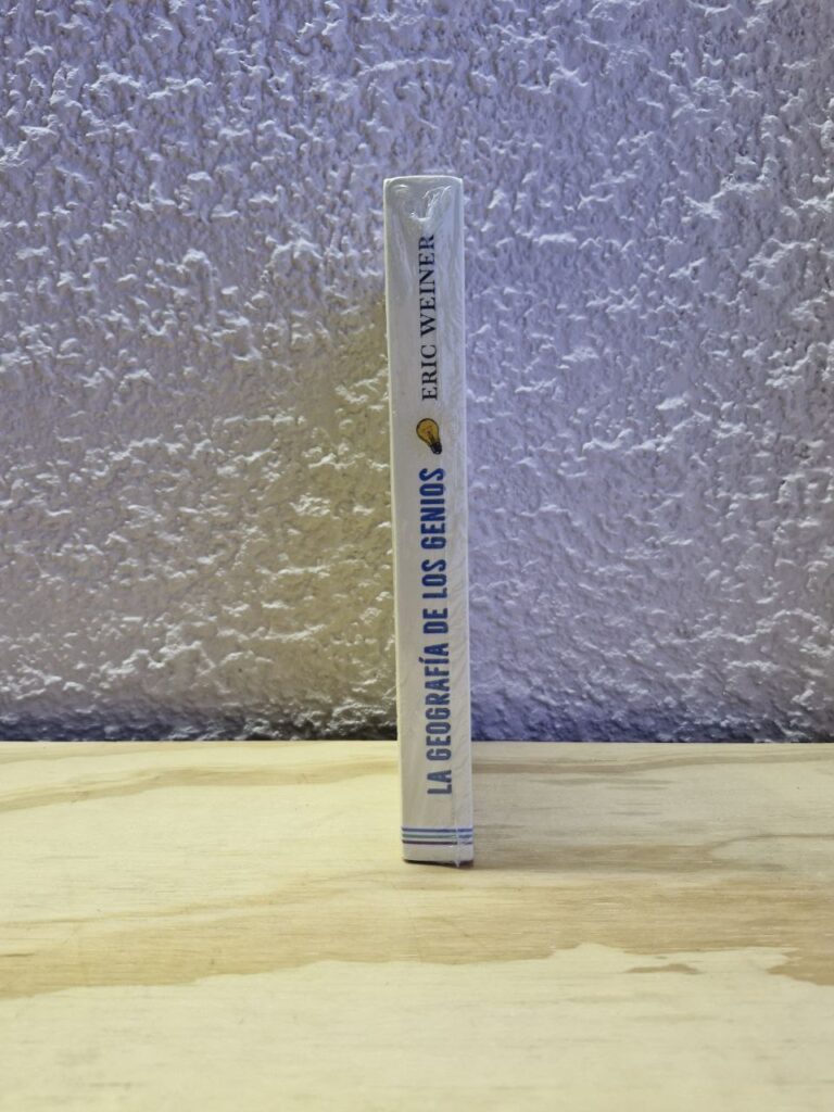 Fotografía de lomo del libro impreso La Geografía de los genios	 
Precio: $250 MXN	 
Autor: Eric Weiner	 
Año: 2022	 
Formato: Pasta rústica o blanda.	 
Dimensiones: Ancho 13.5 cm., Alto 21.2 cm., Grueso 1.9 cm.	 
Número de páginas: 500	 
Idiomas: Español	 
Categoría: Nuevo