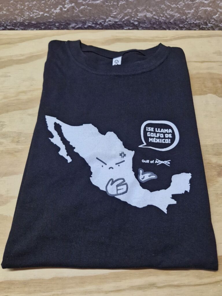 Fotografía de Camiseta "Golfo de México" color negro Precio 250.00 pesos mexicanos Marca: Geomemes Tallas: Mediana y Grande Colores disponibles: Beige y Negro Material: 100% Algodón Tipo de corte: Hombre Tipo de impresión: Serigrafía Categoría: Nuevo