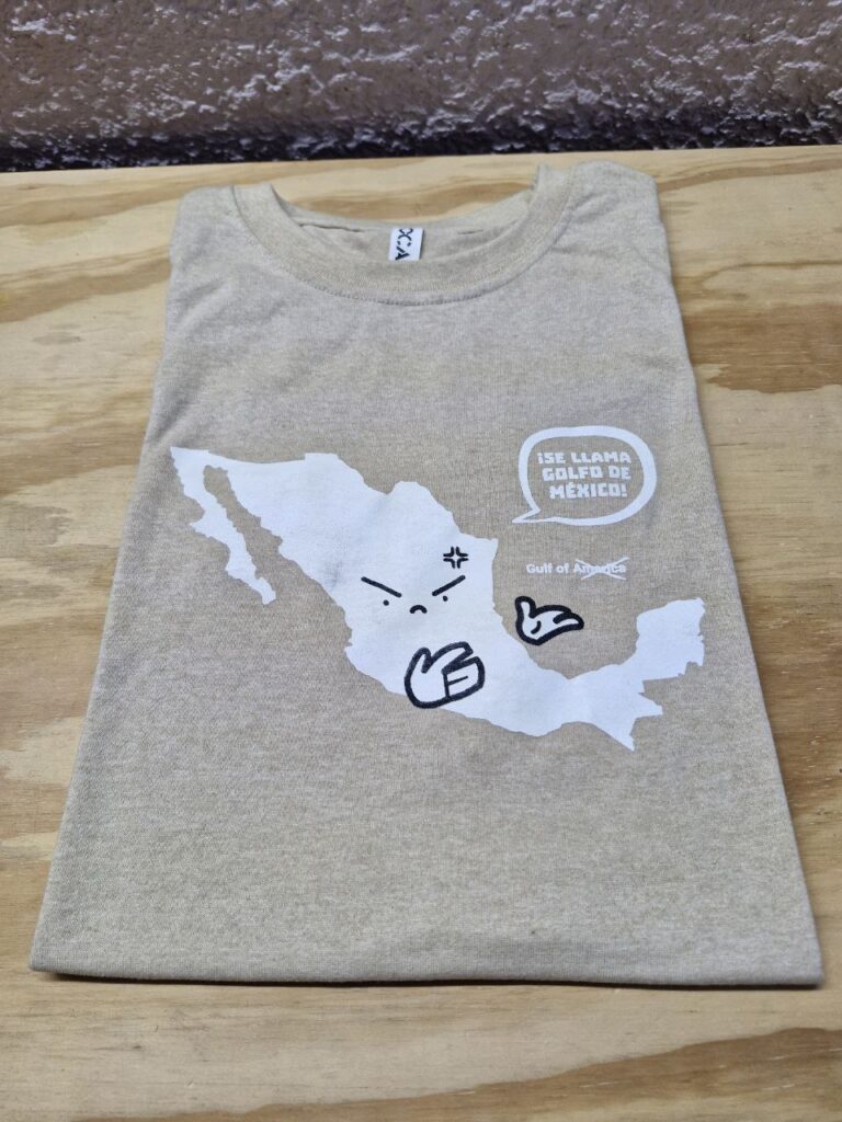 Fotografía de Camiseta "Golfo de México" color beige Precio 250.00 pesos mexicanos Marca: Geomemes Tallas: Mediana y Grande Colores disponibles: Beige y Negro Material: 100% Algodón Tipo de corte: Hombre Tipo de impresión: Serigrafía Categoría: Nuevo