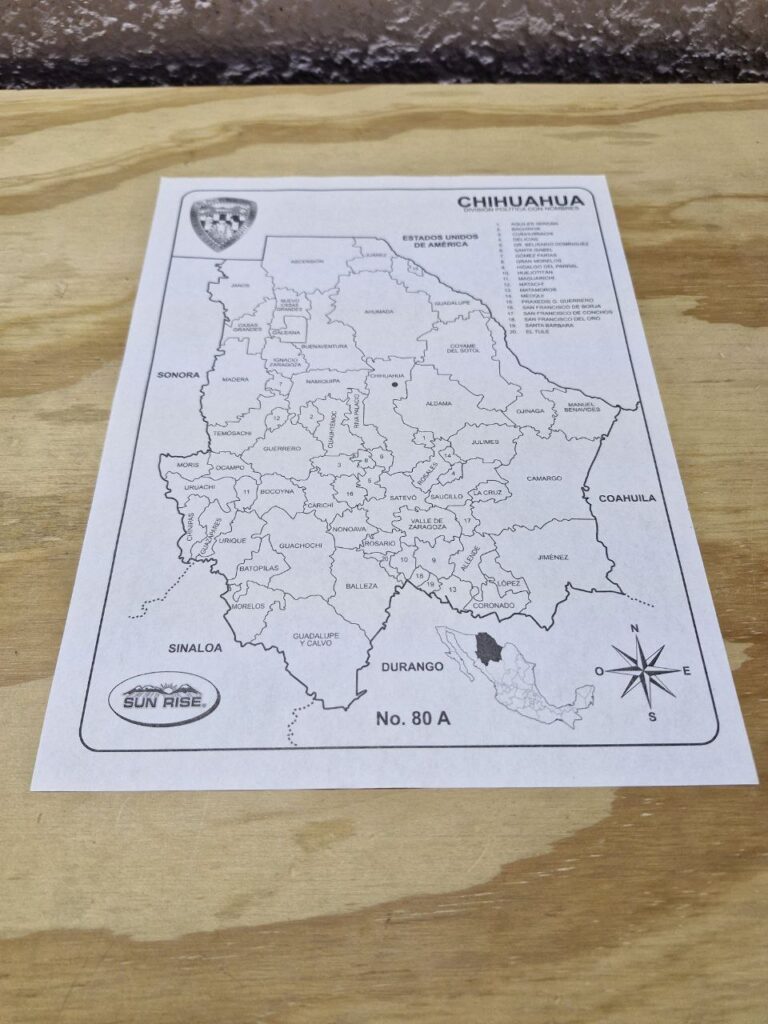 Fotografía de Mapa escolar con división política con nombres del estado de Chihuahua Precio $2.00 MXN cada uno Dimensiones: 21.5 x 28 centímetros Categoría: Nuevo Estados disponibles: Aguascalientes, Coahuila, Chihuahua, Ciudad de México, Guanajuato, Guerrero, Hidalgo, Jalisco, México, Michoacán, Morelos, Nayarit, Querétaro, San Luis Potosí, Sonora, Tlaxcala, Veracruz, Yucatán, Zacatecas. Además de Estados Unidos.