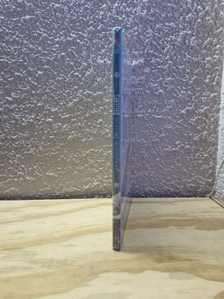 Fotografía de lomo del libro impreso El magnífico libro de las ballenas Precio: $340 MXN Autor: Eliseo García Nieto Ilustradora: Pilar Pascual Año: 2023 Formato: Pasta dura. Dimensiones: Ancho 26.5 cm., Alto 35.5 cm., Grueso 1.5 cm. Número de páginas: 82 Idiomas: Español Categoría: Nuevo