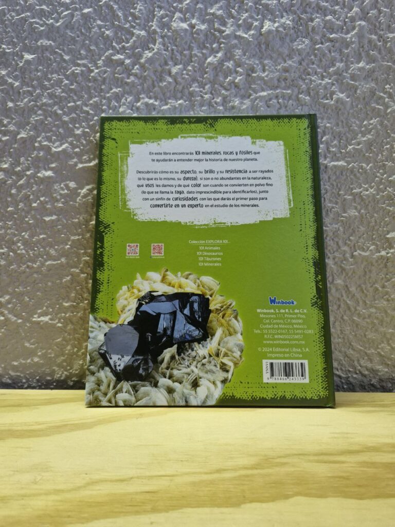 Fotografía de contra portada del libro impreso 101 minerales, rocas y fósiles
Precio: $150 MXN
Autor: Carmen Martul Hernández
Año: 2024
Formato: Pasta dura.
Dimensiones: Ancho 22.1 cm., Alto 28.2 cm., Grueso 1.1 cm.
Número de páginas: 64
Idiomas: Español
Categoría: Nuevo
