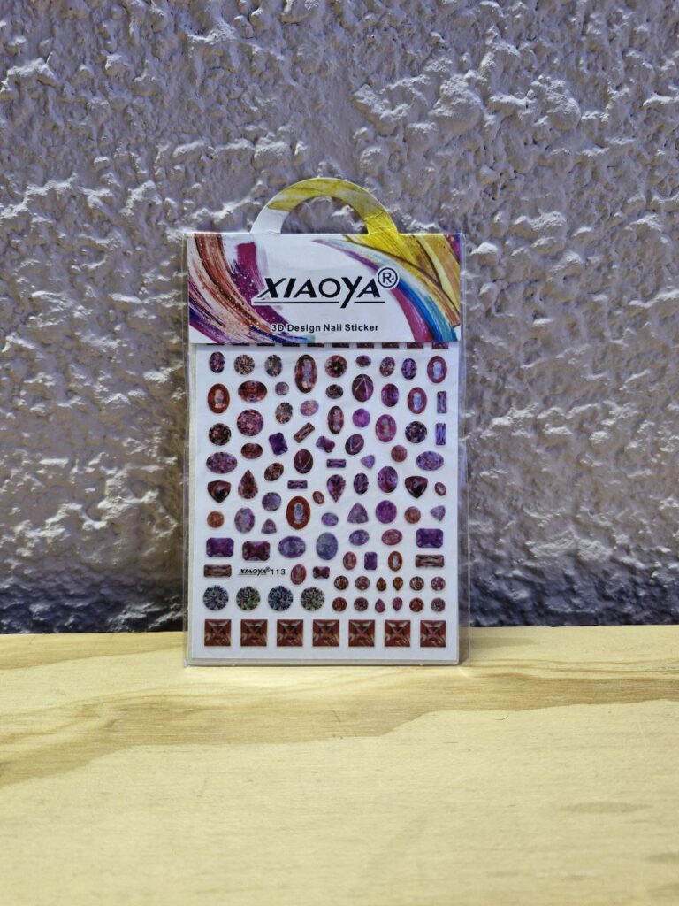 Fotografía de Adhesivos para uñas modelo Gemas y Minerales 5 Precio: $10 MXN por cada hoja Material: Plástico Formato: Plantilla con 40 estampas aproximadamente Dimensiones de paquete: Ancho 8.3 cm., Alto 13 cm. Categoría: Nuevo